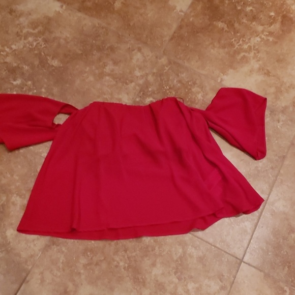 Pull&Bear Tops - strapless red flowy top size M - NWT